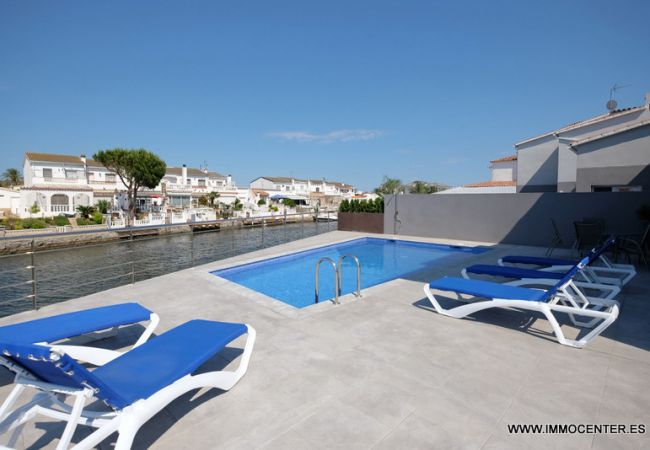 Villa/Dettached house in Empuriabrava - LV04 FRESER