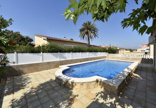 Villa in Empuriabrava - LV06 MAS NOU