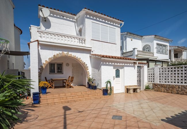 Villa in Empuriabrava - LV32 FALCONERA