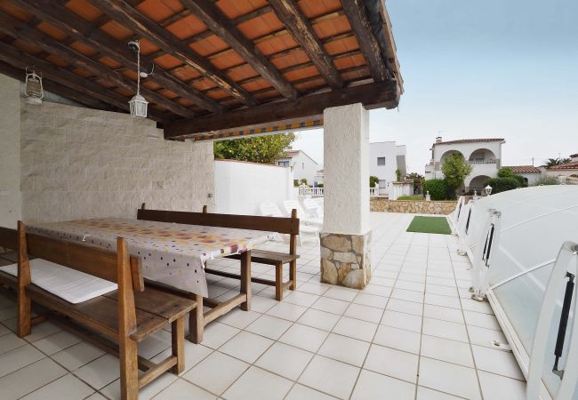 Villa in Empuriabrava - LV16 MEDES 9A