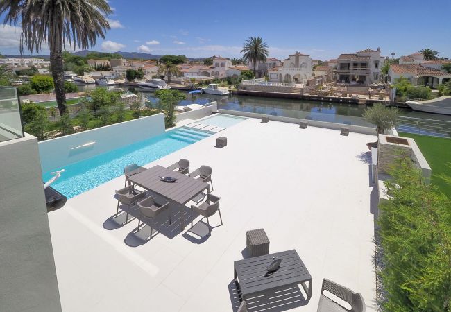 Villa in Empuriabrava - LV18 TER 6A     LOS GRANJEROS