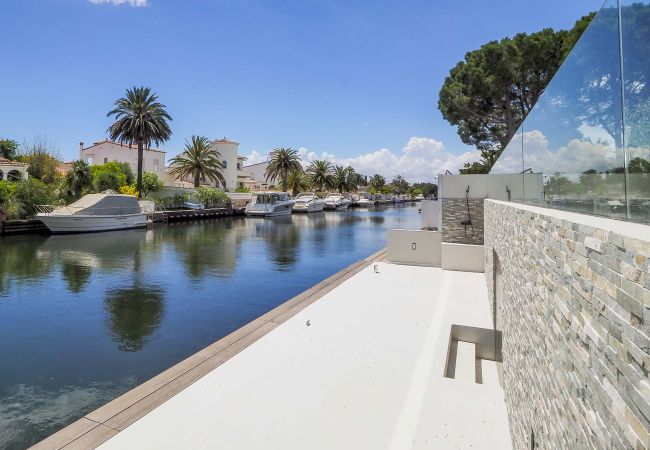 Villa in Empuriabrava - LV18 TER 6A     LOS GRANJEROS