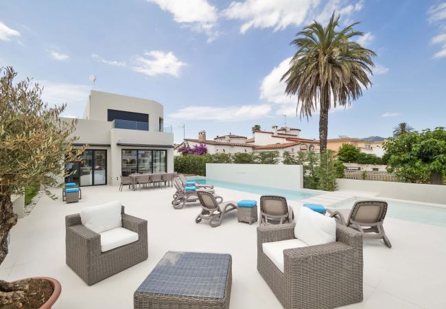 Villa in Empuriabrava - LV18 TER 6A     LOS GRANJEROS