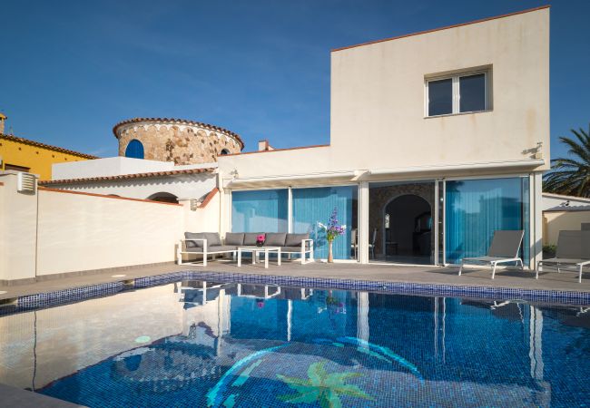 Villa/Dettached house in Empuriabrava - LV19 FALCONERA 19