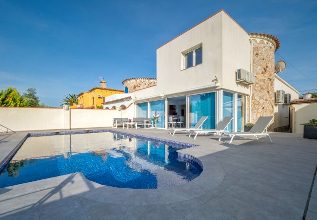 Villa in Empuriabrava - LV19 FALCONERA 19