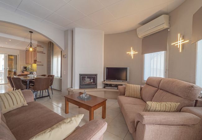 Villa in Empuriabrava - LV22 CAP RAS