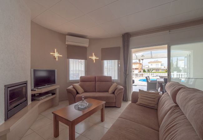 Villa in Empuriabrava - LV22 CAP RAS