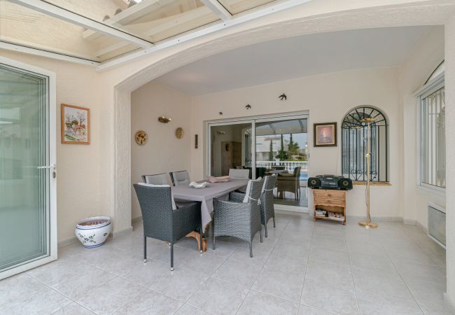 Villa in Empuriabrava - LV22 CAP RAS