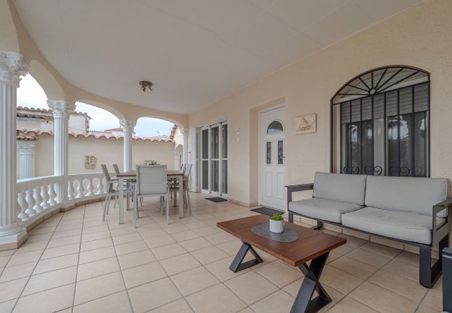 Villa in Empuriabrava - LV22 CAP RAS