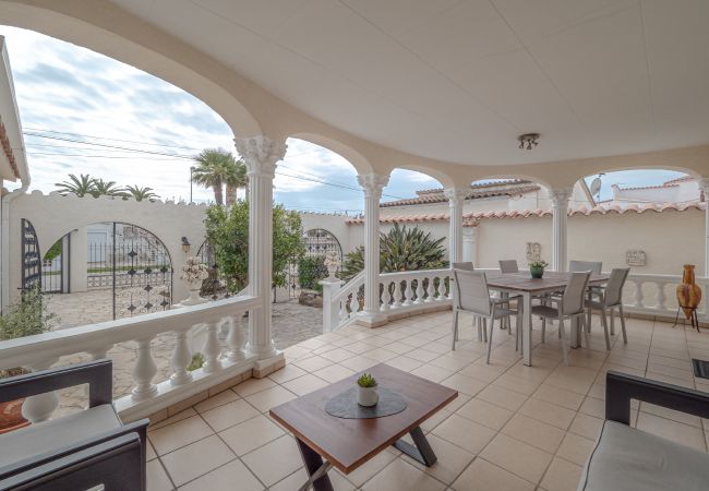 Villa in Empuriabrava - LV22 CAP RAS