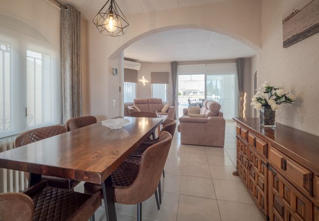 Villa in Empuriabrava - LV22 CAP RAS