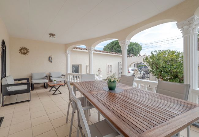 Villa in Empuriabrava - LV22 CAP RAS