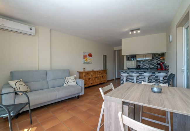 Apartment in Empuriabrava - ILA30 POBLAT TIPIC