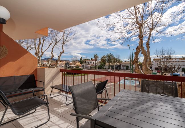 Apartment in Empuriabrava - ILA30 POBLAT TIPIC