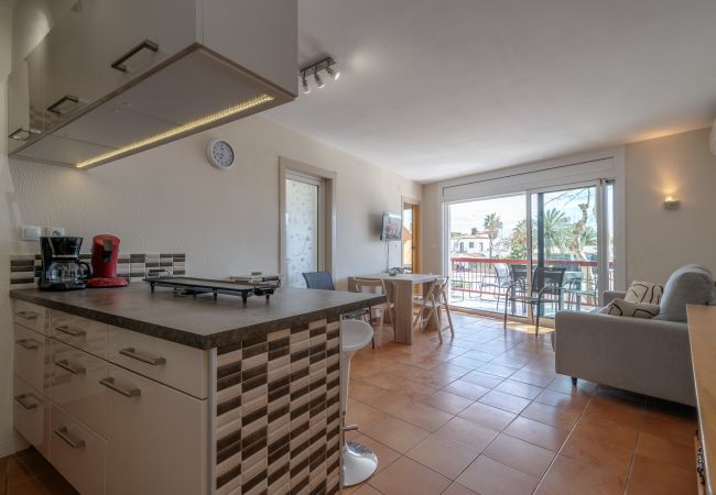 Apartment in Empuriabrava - ILA30 POBLAT TIPIC