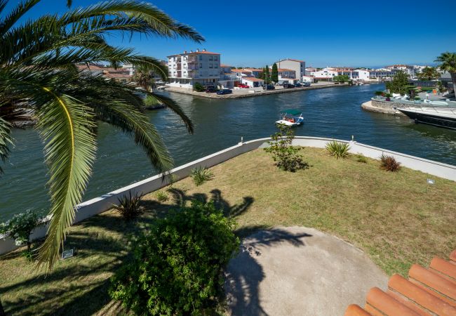 Villa in Empuriabrava - LV28 CAP RAS