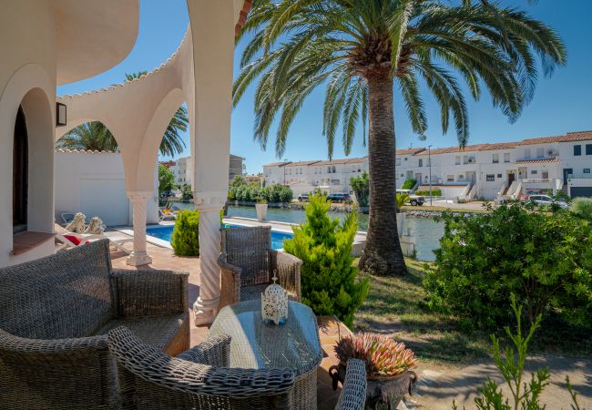 Villa in Empuriabrava - LV28 CAP RAS