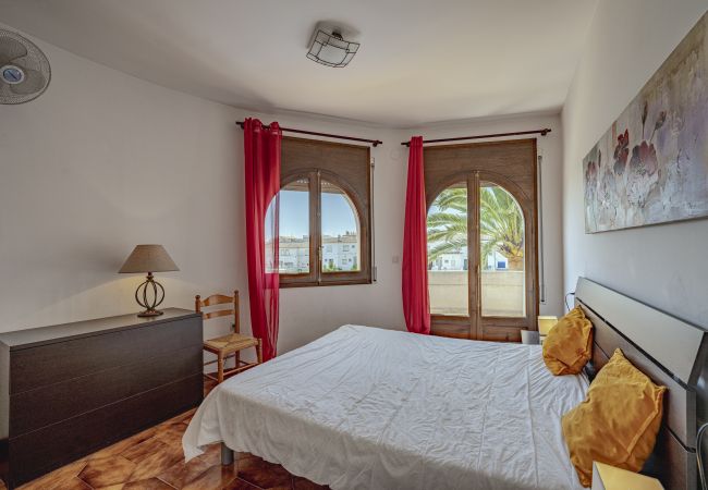 Villa in Empuriabrava - LV28 CAP RAS