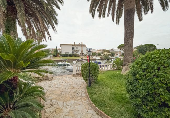 Villa in Empuriabrava - LV34 carmenço