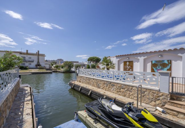 Villa in Empuriabrava - LV34 carmenço