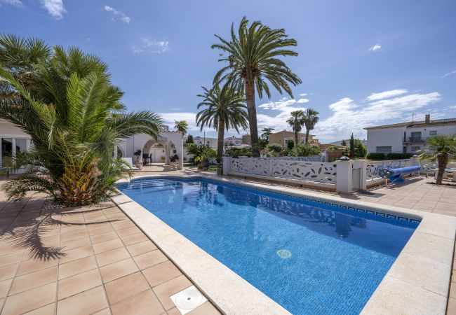 Villa/Dettached house in Empuriabrava - LV34 carmenço