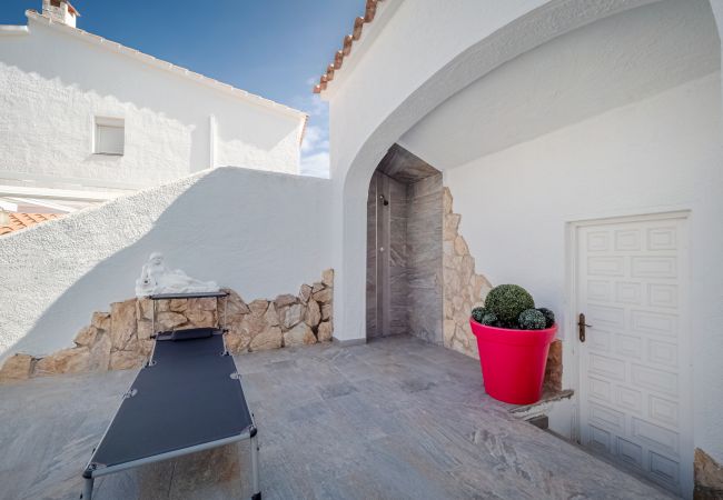 Villa in Empuriabrava - LV33 EMPURIES C