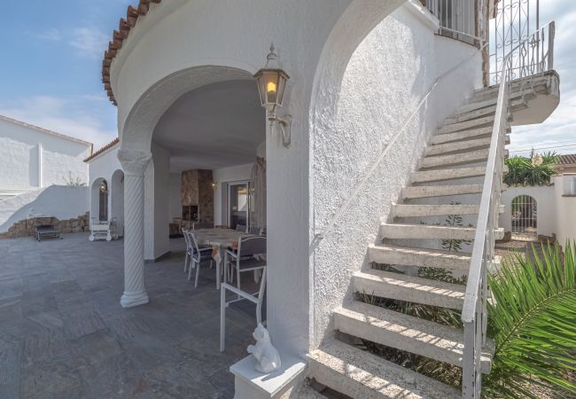 Villa in Empuriabrava - LV33 EMPURIES C