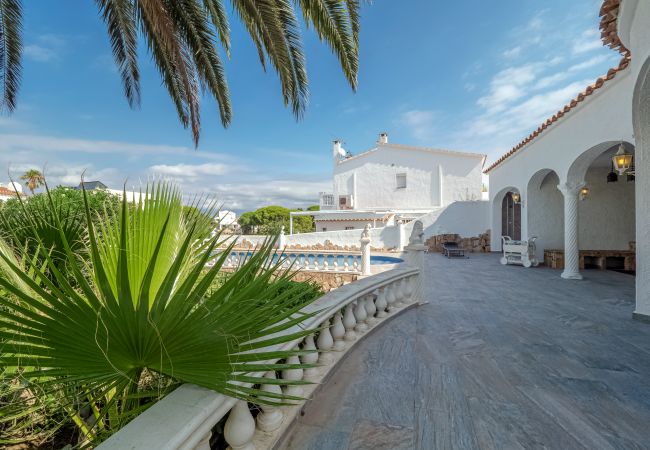 Villa in Empuriabrava - LV33 EMPURIES C