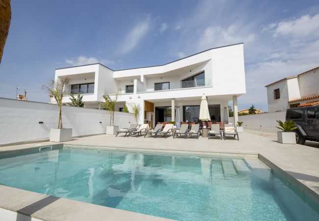 Villa in Empuriabrava - ILV09