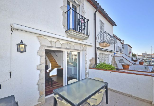 Townhouse in Empuriabrava - LV36 PORT RHODAS