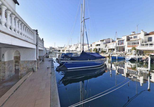 Townhouse in Empuriabrava - LV36 PORT RHODAS