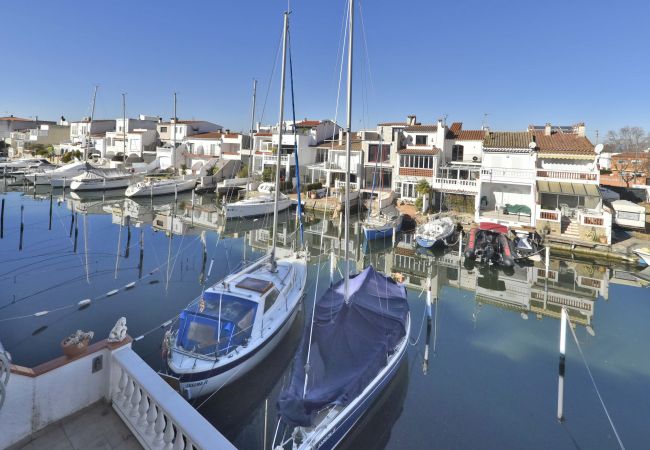 Townhouse in Empuriabrava - LV36 PORT RHODAS