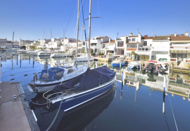 Townhouse in Empuriabrava - LV36 PORT RHODAS