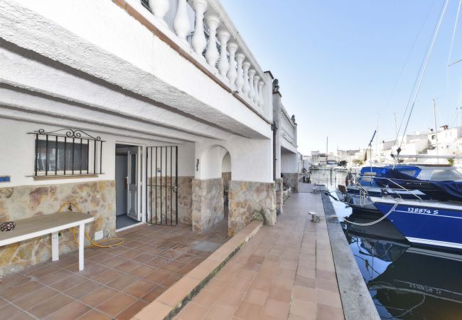 Townhouse in Empuriabrava - LV36 PORT RHODAS