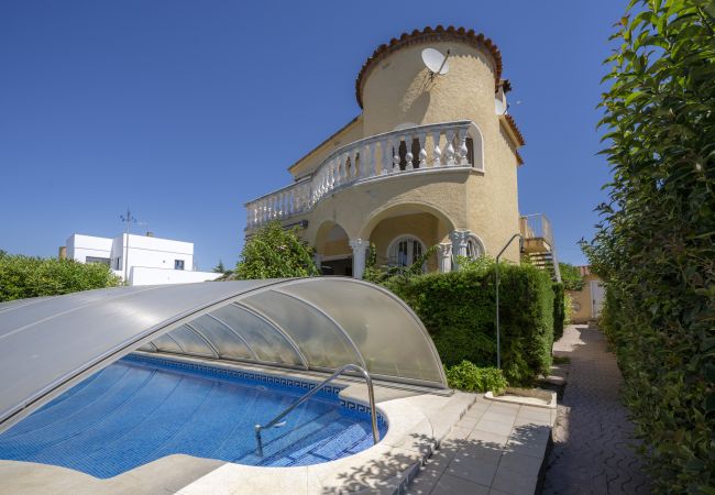 Villa/Dettached house in Empuriabrava - LV10 ALBERES