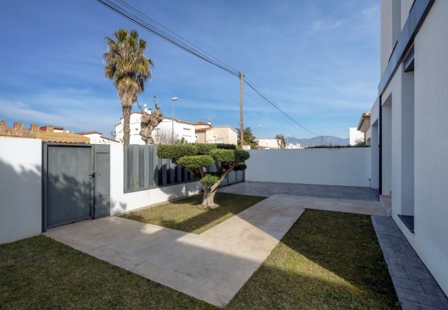 Villa in Empuriabrava - LV14 EBRE 22A