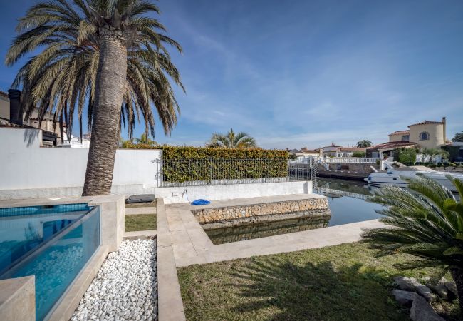 Villa in Empuriabrava - LV14 EBRE 22A