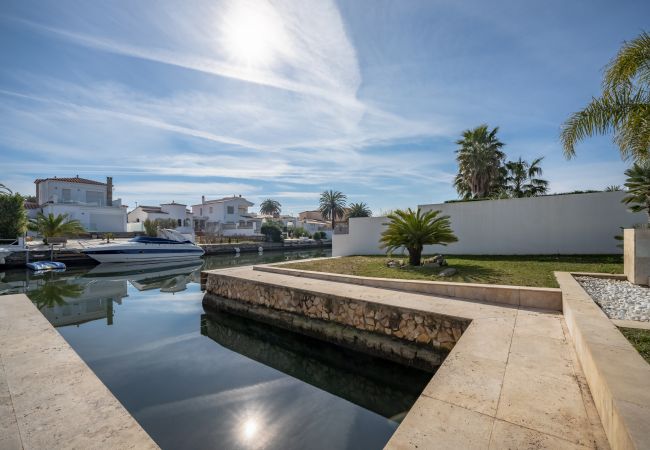 Villa in Empuriabrava - LV14 EBRE 22A