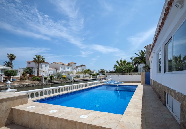 Villa in Empuriabrava - LV35 EMPURIES C