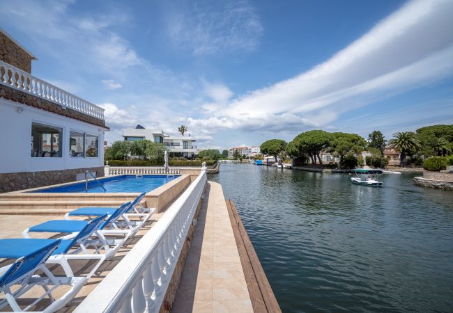 Villa in Empuriabrava - LV35 EMPURIES C