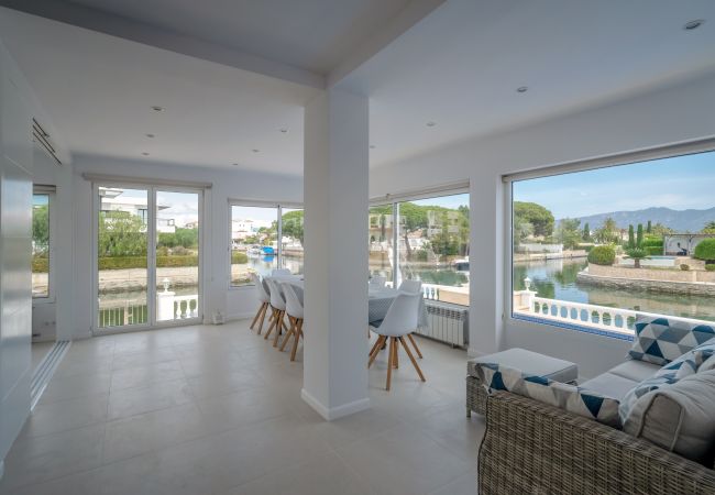 Villa in Empuriabrava - LV35 EMPURIES C