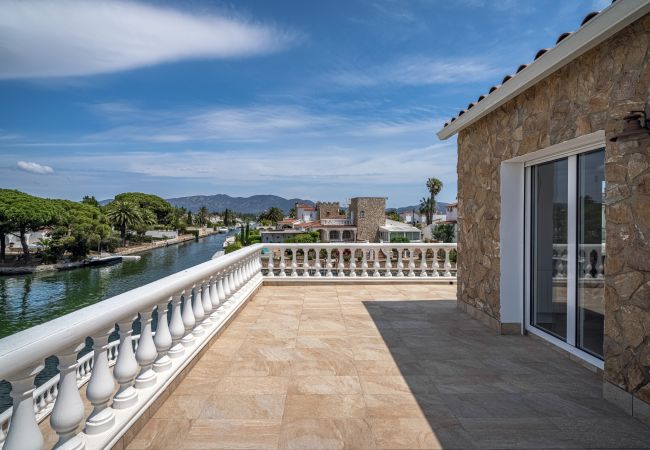 Villa in Empuriabrava - LV35 EMPURIES C