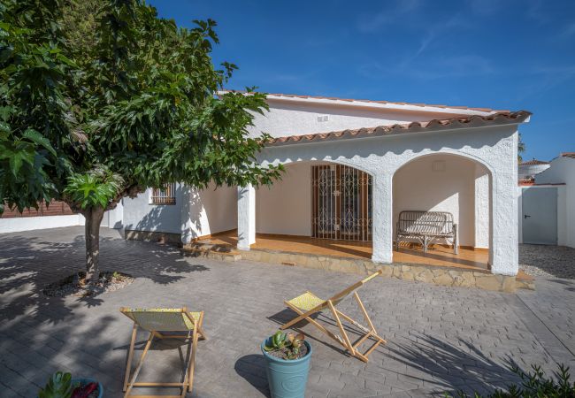 Villa in Empuriabrava - ILH03 MONTSENY