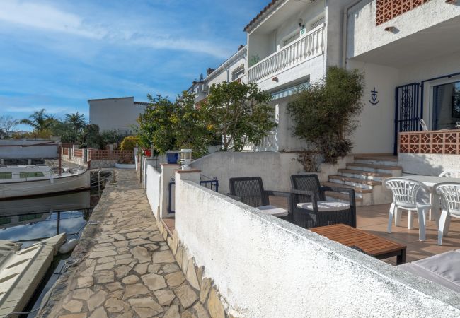 Townhouse in Empuriabrava - LV21 LIOBREGAT