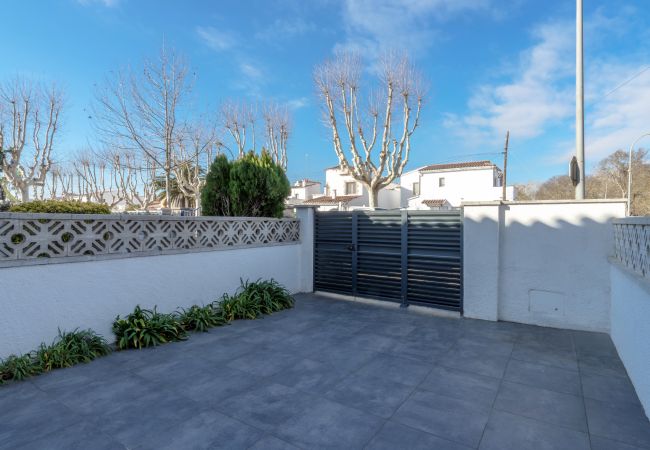 Townhouse in Empuriabrava - LV21 LIOBREGAT