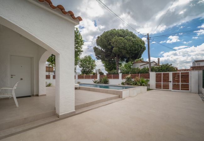 House in Empuriabrava - ILV01 MONTGRI