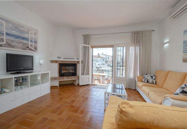 Terraced House in Empuriabrava - LV07 PORT BANYULS
