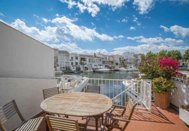 Terraced House in Empuriabrava - LV07 PORT BANYULS