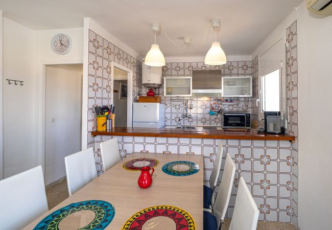 Apartment in Empuriabrava - ILA13 POBLAT TIPIC