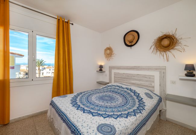 Apartment in Empuriabrava - ILA13 POBLAT TIPIC